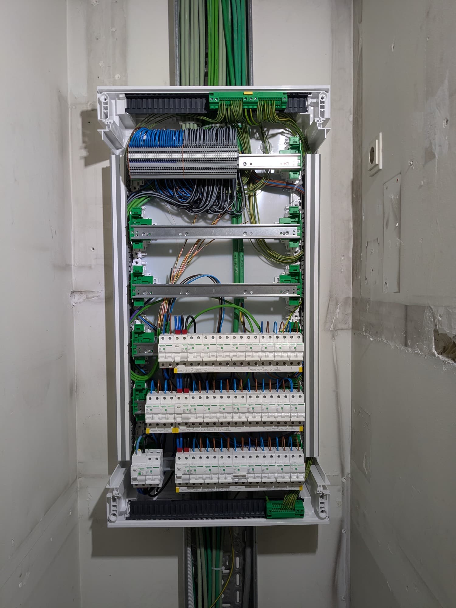 Buildingmanagementsysteem en elektrische sturing in kantoorgebouw (project BRL)