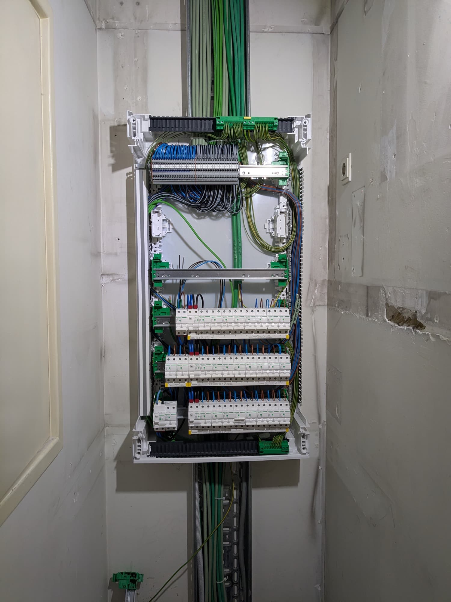 Buildingmanagementsysteem en elektrische sturing in kantoorgebouw (project BRL)