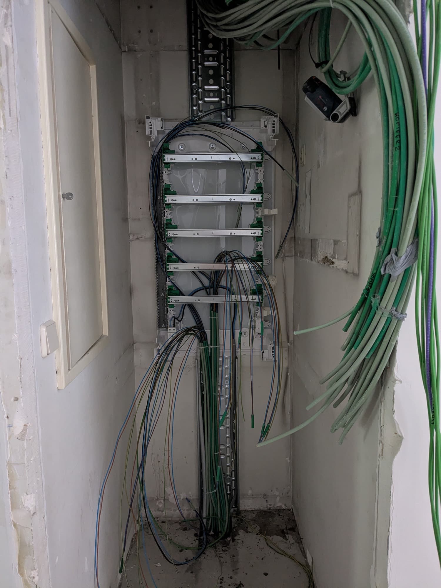 Buildingmanagementsysteem en elektrische sturing in kantoorgebouw (project BRL)