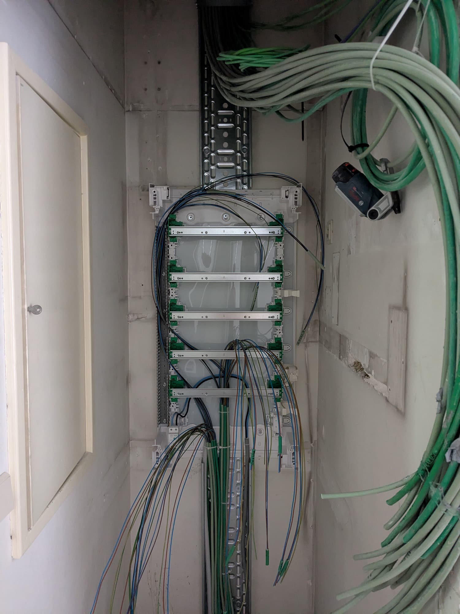 Buildingmanagementsysteem en elektrische sturing in kantoorgebouw (project BRL)