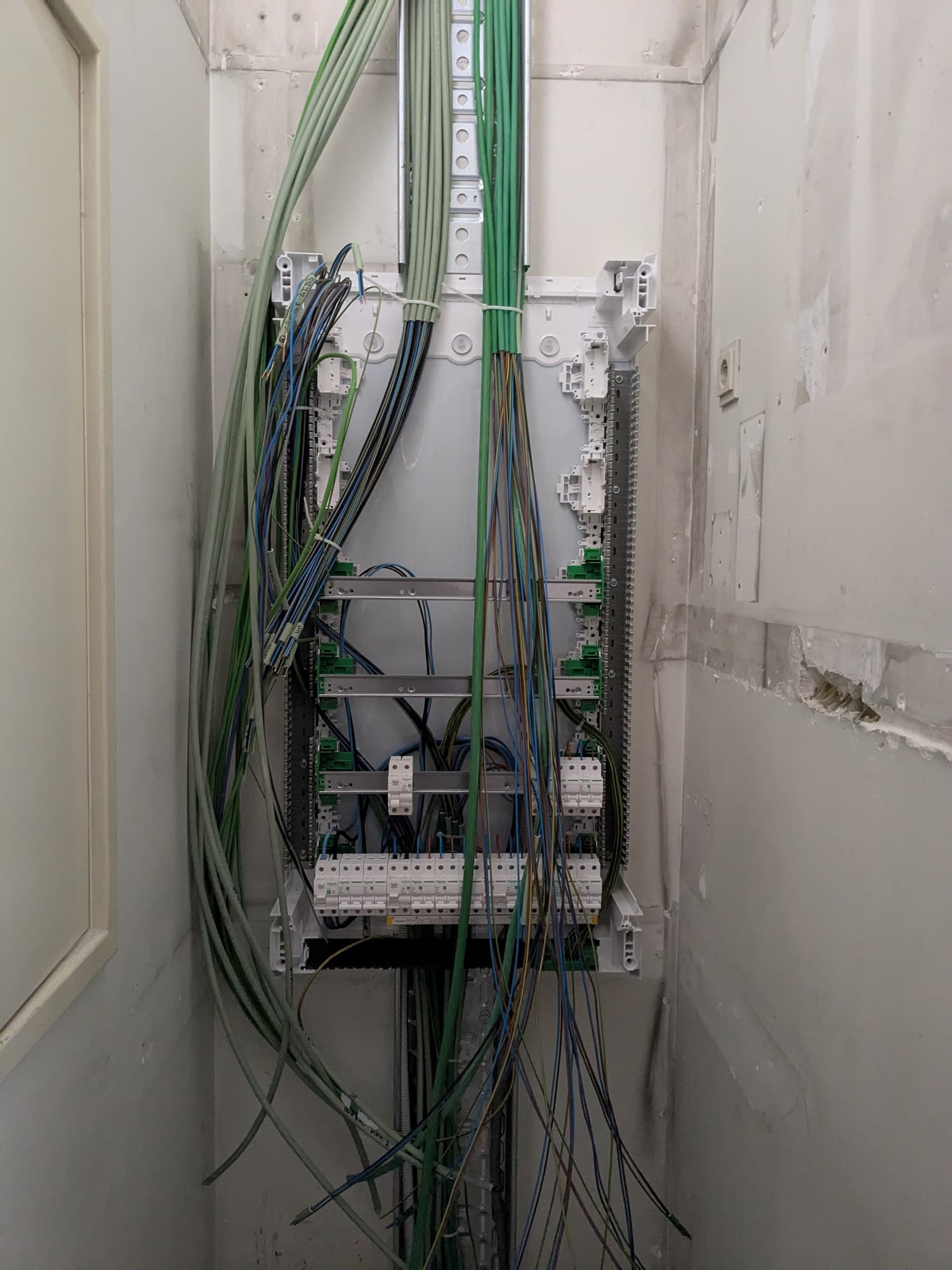 Buildingmanagementsysteem en elektrische sturing in kantoorgebouw (project BRL)