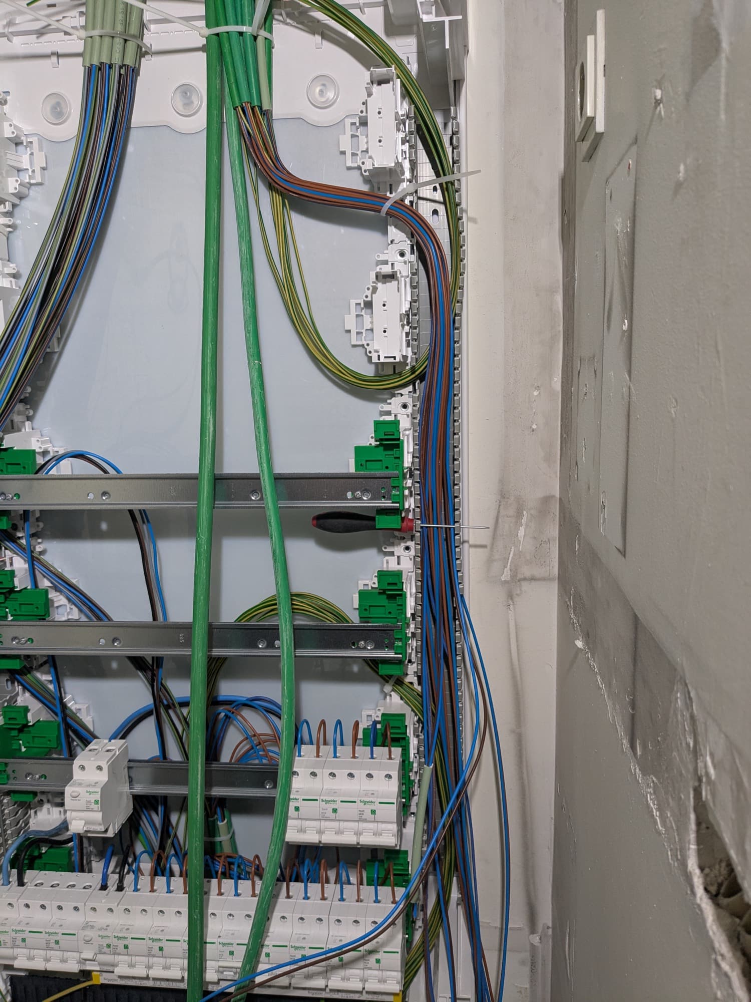 Buildingmanagementsysteem en elektrische sturing in kantoorgebouw (project BRL)