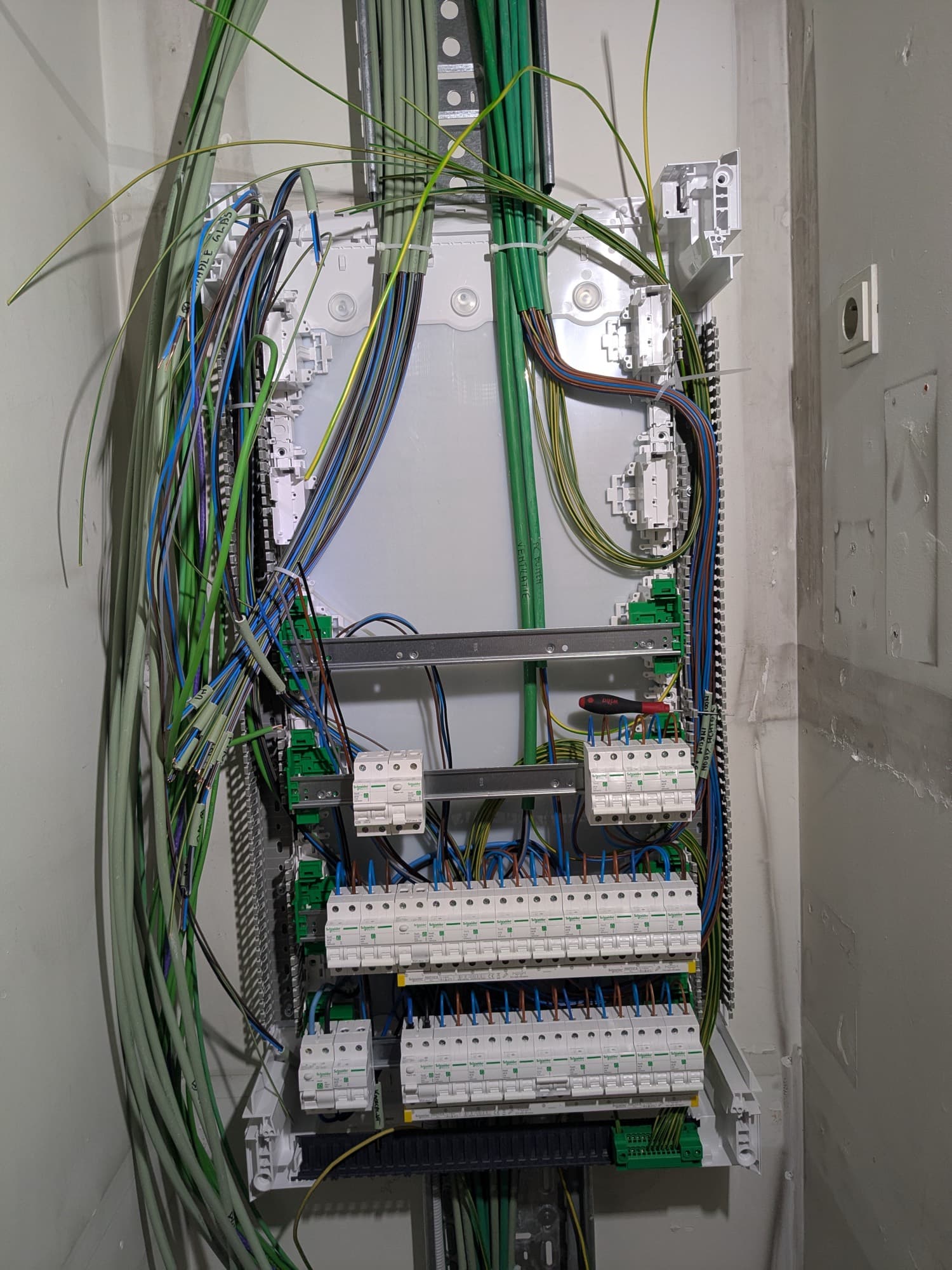 Buildingmanagementsysteem en elektrische sturing in kantoorgebouw (project BRL)