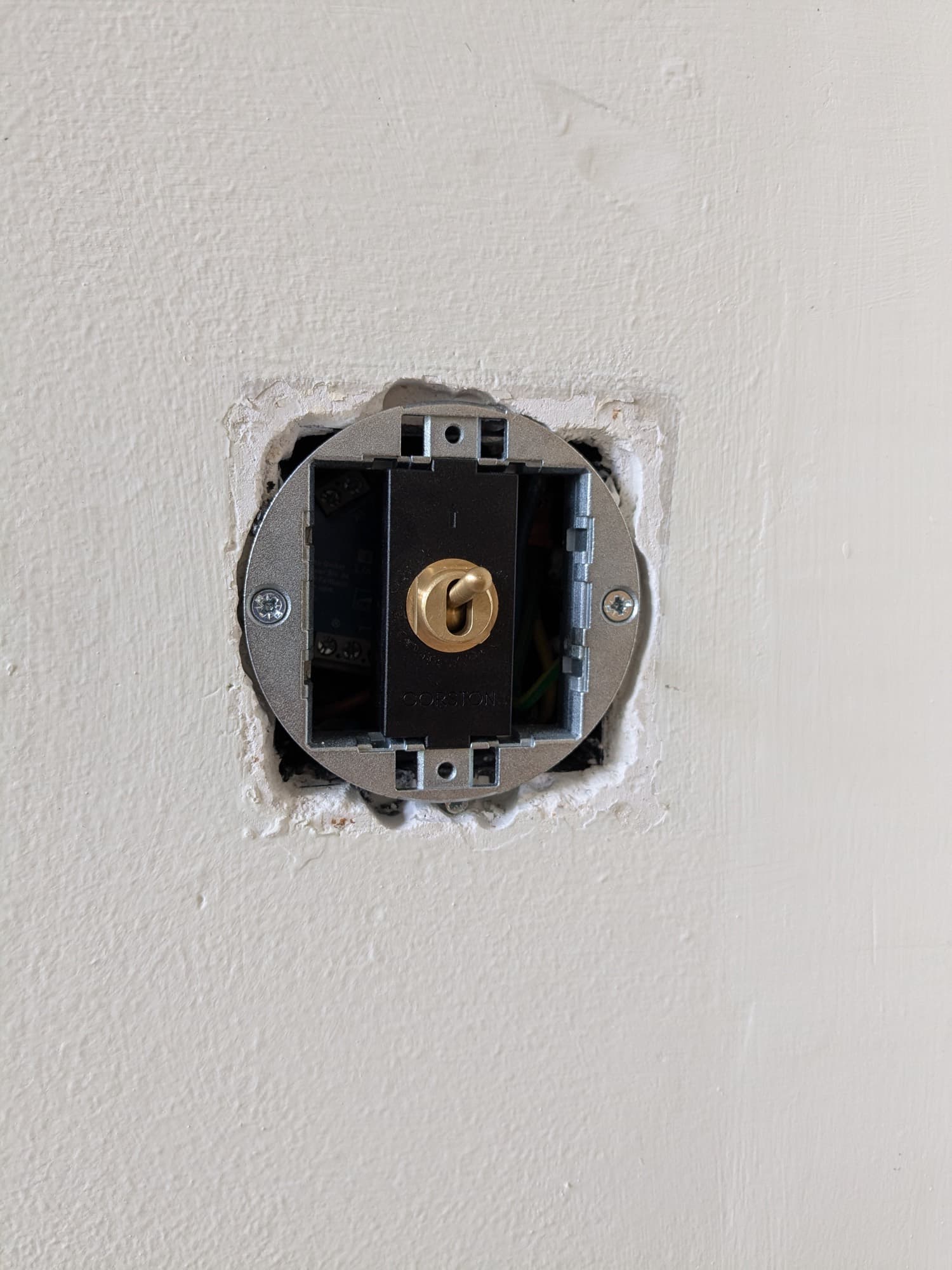 Totaalrenovatie herenhuis: nieuwe elektrische installatie (project Corston, Antwerpen)