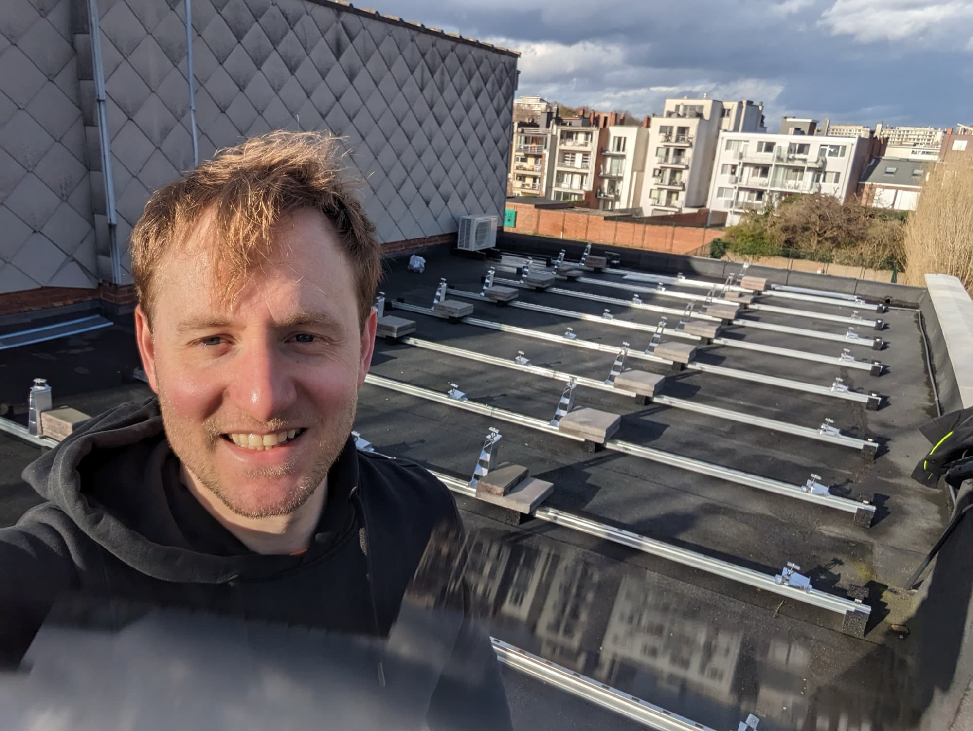 Zonnepanelen op dak, geplaatst door ElektroWerk (project BCT)